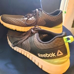 Reebok tennis shoes like new size 9